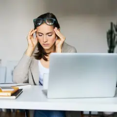 Co oznacza sen o pracy? Poznaj symbolikę i ukryte znaczenia