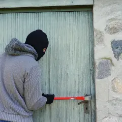 Sennik kradzież pieniędzy i dokumentów - co zwiastuje taki sen w życiu
