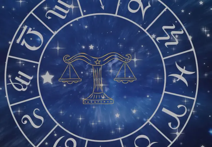 Zodiakalny krąg z wagą pośrodku i symbolami znaków powietrznych na tle gwieździstego nieba.