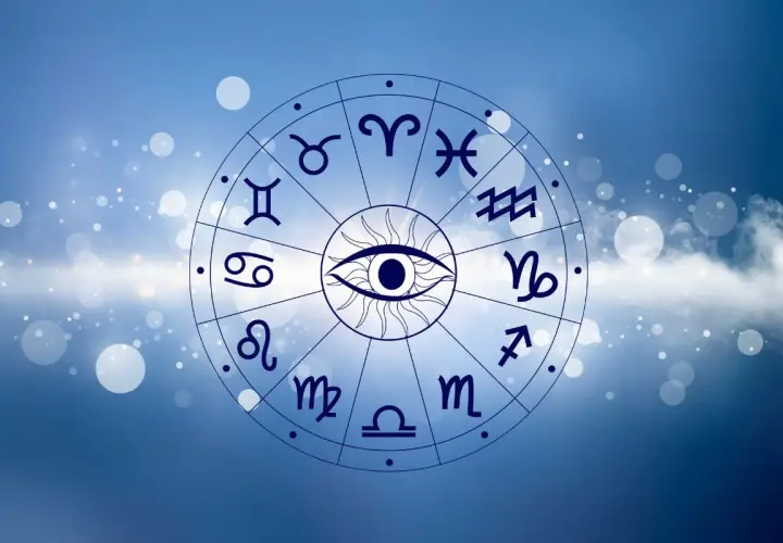 Oko opatrzności w centrum koła zodiaku. Sprawdź swój horoskop ryby na przyszły tydzień.