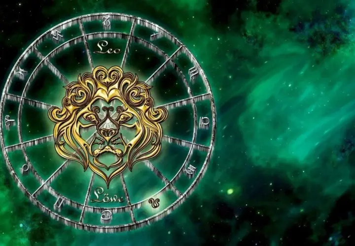 Złoty lew na tle zielonego kosmosu, symbolizujący 19 sierpnia znak zodiaku Lew.