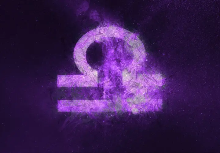 Symbol Wagi, 17 września znak zodiaku, w fioletowej mgławicy kosmicznej.