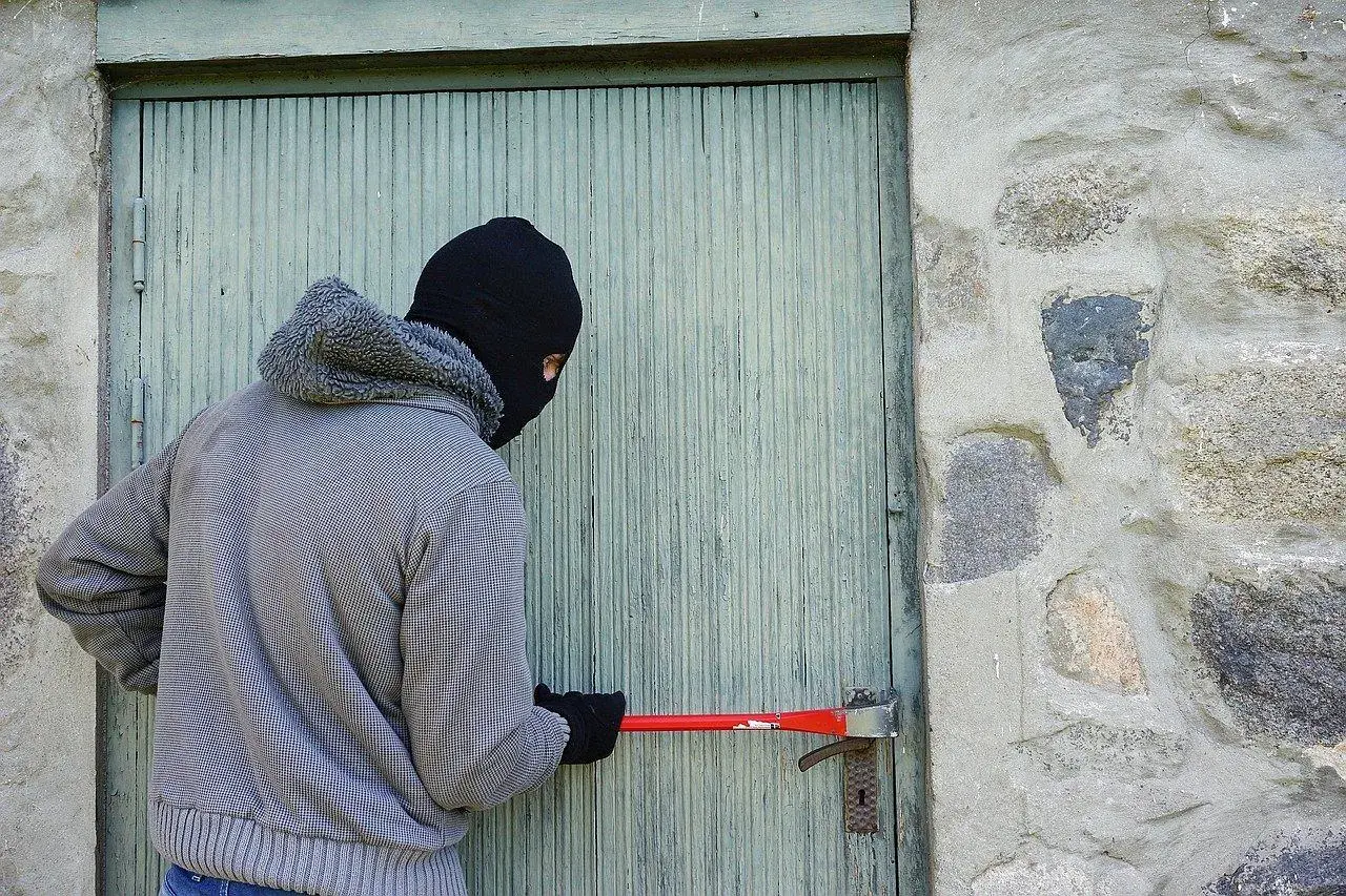 Sennik kradzież pieniędzy i dokumentów - co zwiastuje taki sen w życiu