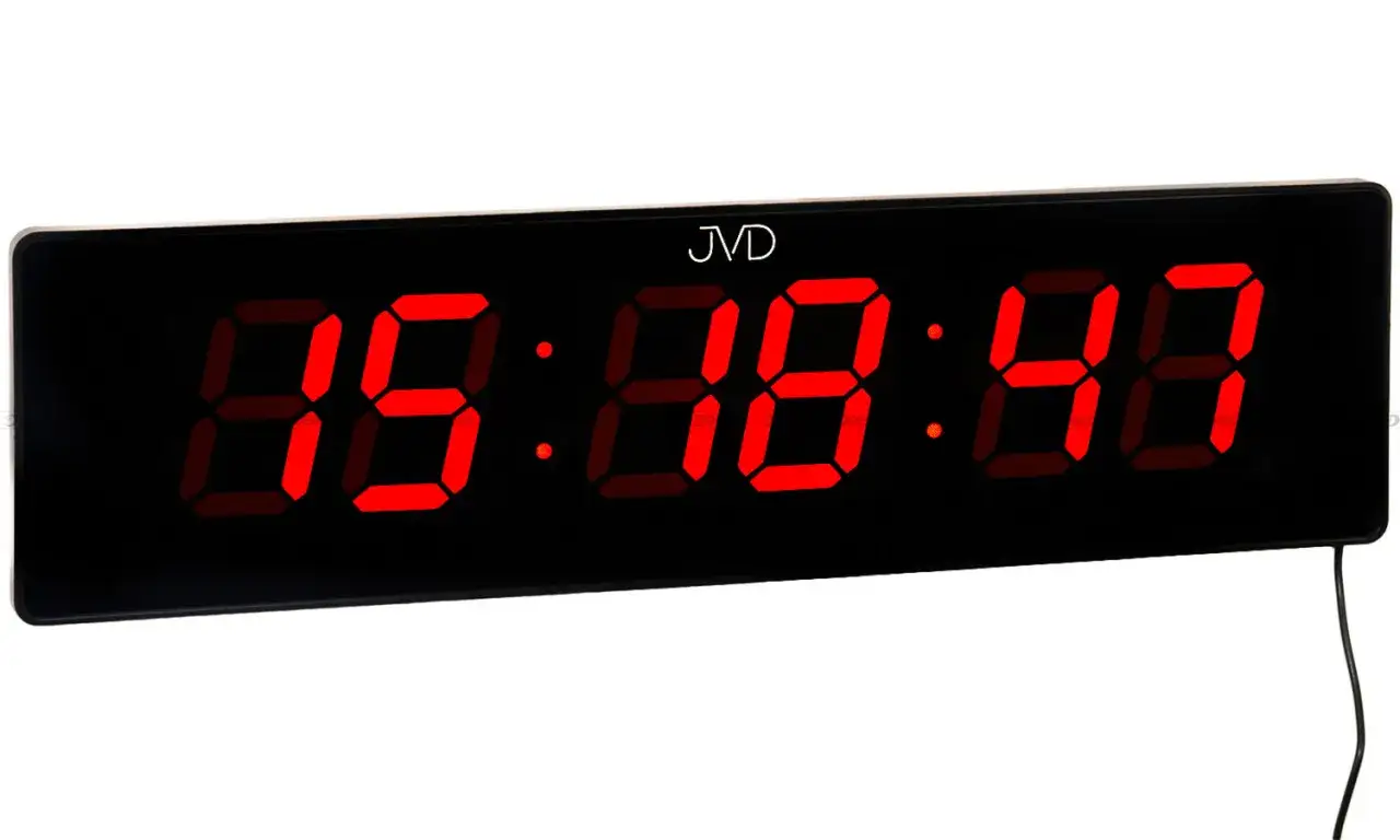 Cyfrowy zegar JVD pokazuje 05:08:08. To idealna lustrzana godzina, gdy cyfry odbijają się od siebie.