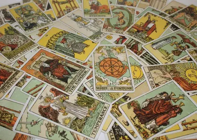 Zdjęcie Jak stawiać tarota: proste kroki, które pomogą w wróżbach